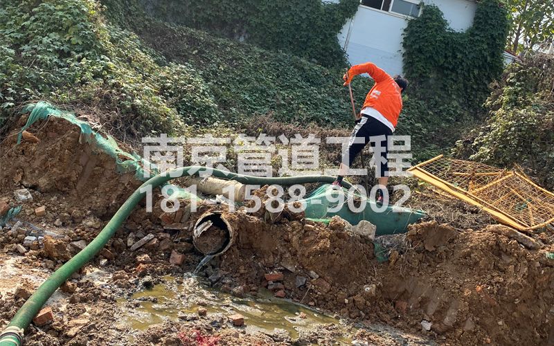 263莲花北苑工地化粪池清理